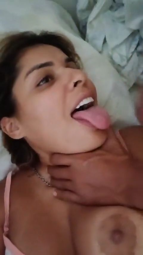 Mirelle Cardoso nua recebendo gozada na boca